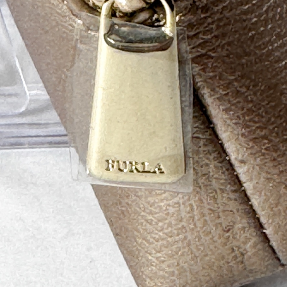 ✨ Furla Metallic Gold Leather Cosmetic Pouch / Zip Case ✨ - Picture 3 of 9